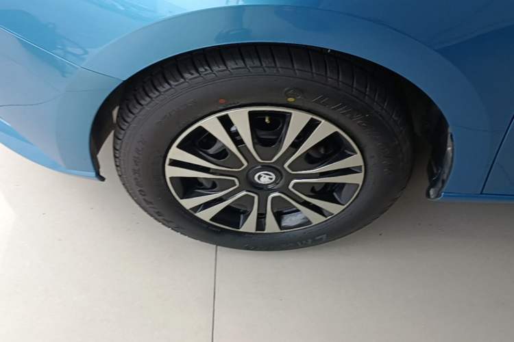 Used Skoda Fabia 2015 1.4L Automatic Front-Drive Model Left Front Wheel Hub