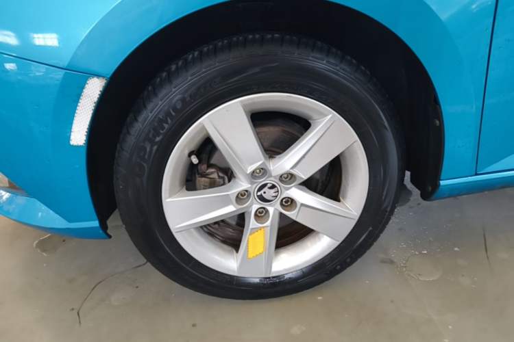 Used Skoda Fabia 2015 1.4L Automatic Chuanxing Edition Left Front Wheel Hub