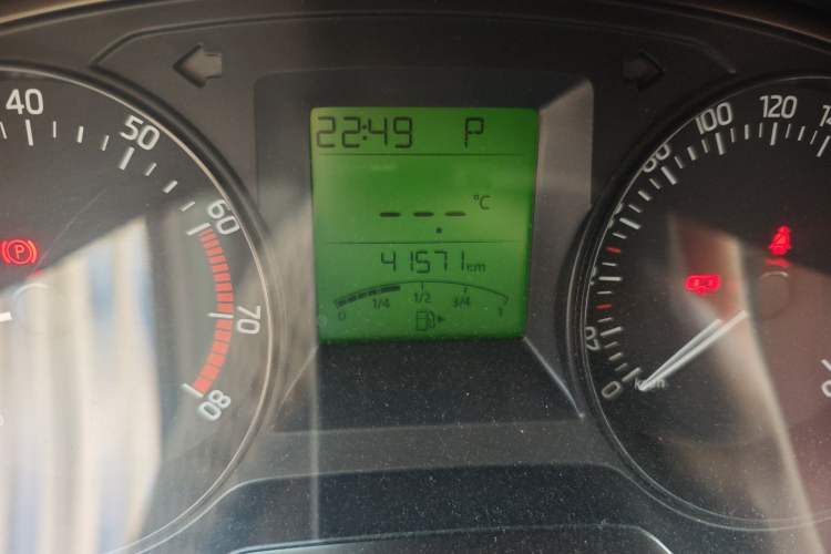 Used Skoda Fabia 2015 1.4L Automatic Front-Drive Model Odometer Close Up
