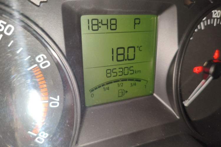 Used Skoda Fabia 2015 1.4L Automatic Front-Drive Model Odometer Close Up