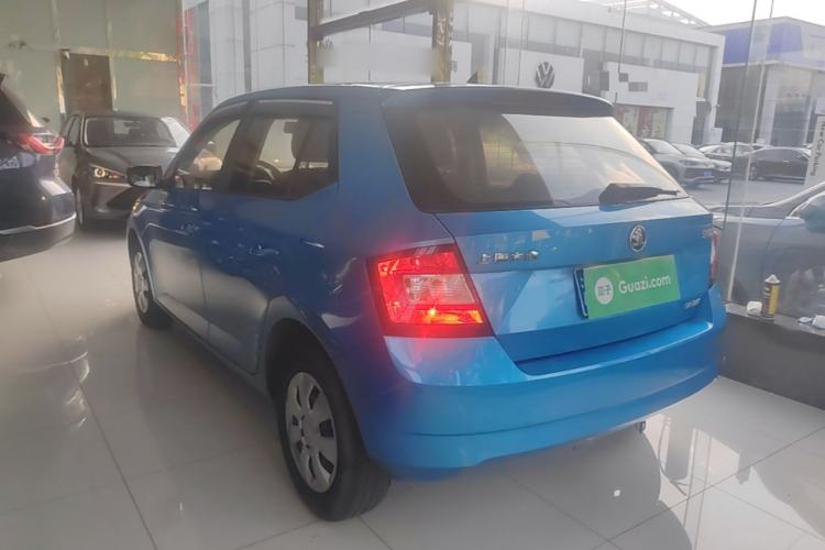 Used Skoda Fabia 2015 1.4L Automatic Front-Drive Model Rear Left 45 Deg