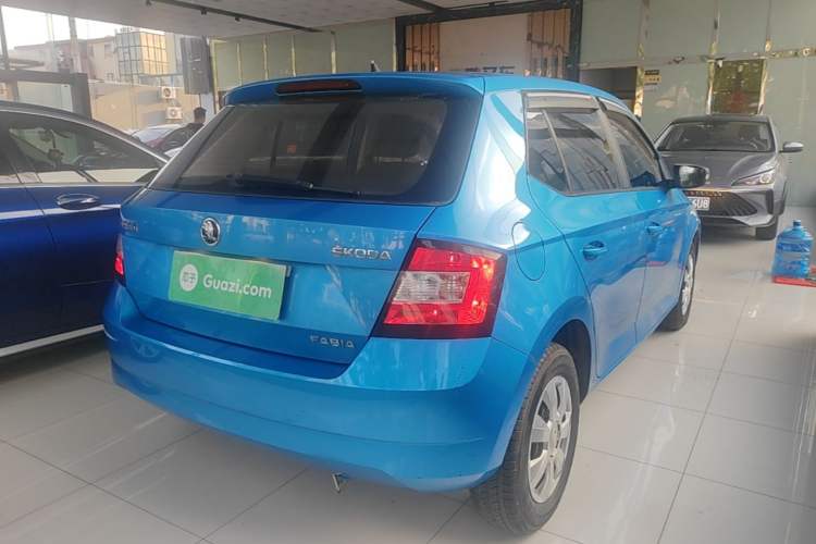 Used Skoda Fabia 2015 1.4L Automatic Front-Drive Model Rear Right 45 Deg