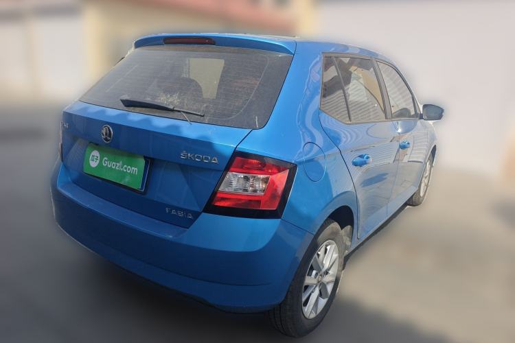 Used Skoda Fabia 2015 1.4L Automatic Front-Drive Model Rear Right 45 Deg