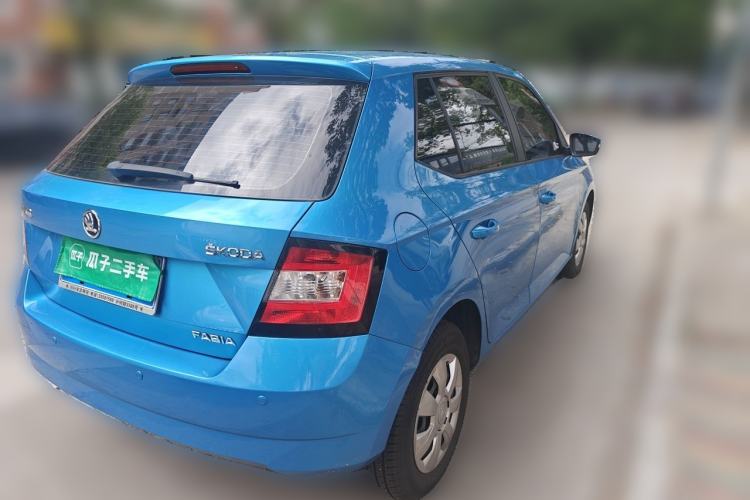 Used Skoda Fabia 2015 1.4L Automatic Front-Drive Model Rear Right 45 Deg