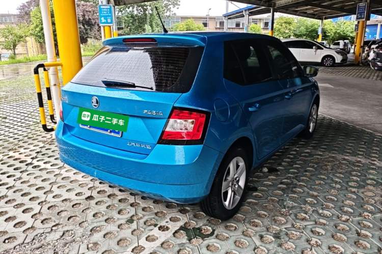 Used Skoda Fabia 2015 1.4L Automatic Front-Drive Model Rear Right 45 Deg