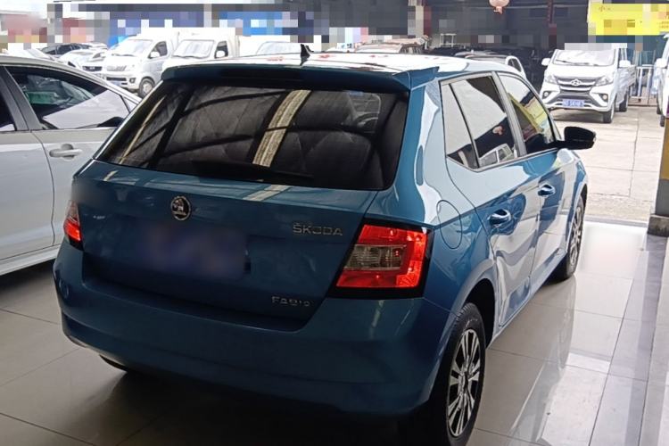 Used Skoda Fabia 2015 1.4L Automatic Front-Drive Model Rear Right 45 Deg
