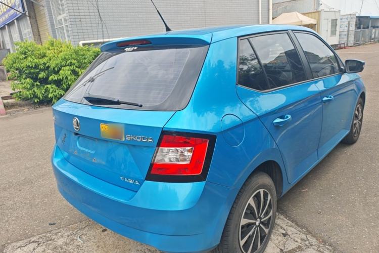 Used Skoda Fabia 2015 1.4L Manual Front-Wheel Drive Model Rear Right 45 Deg