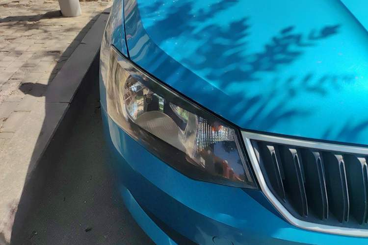 Used Skoda Fabia 2015 1.4L Manual Front-Wheel Drive Model Right Front Headlight
