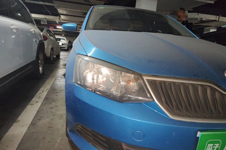 Used Skoda Fabia 2015 1.4L Automatic Front-Drive Model Right Front Headlight
