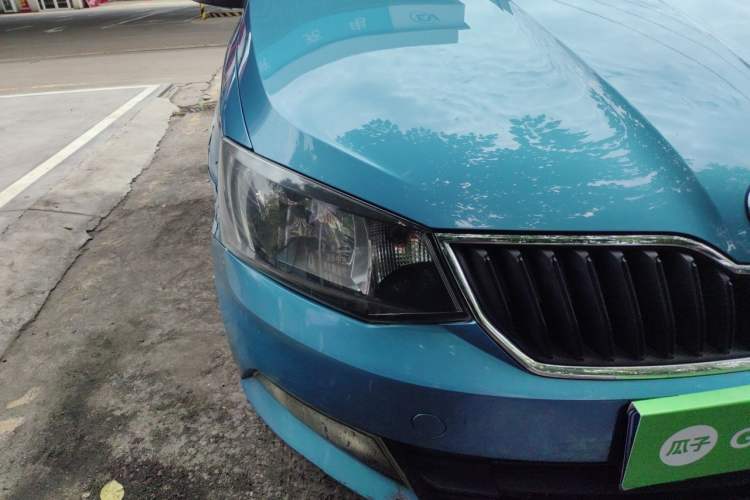 Used Skoda Fabia 2015 1.4L Manual Trend Edition Right Front Headlight