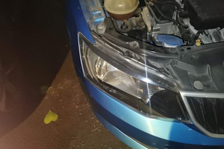 Used Skoda Fabia 2015 1.4L Automatic Front-Drive Model Right Front Headlight