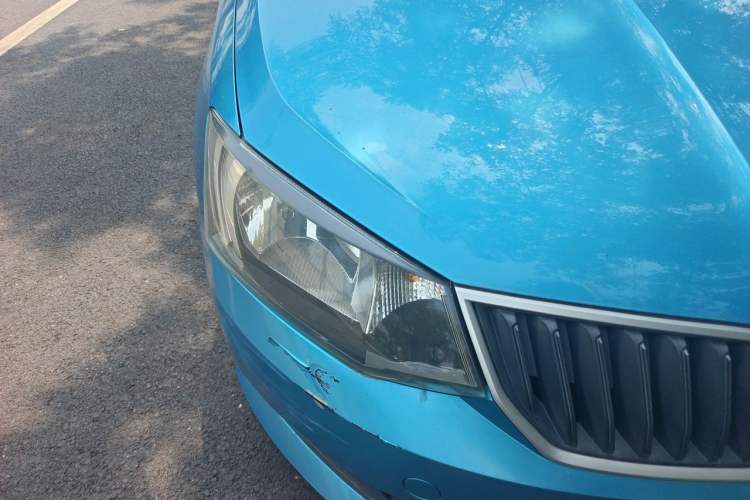 Used Skoda Fabia 2015 1.4L Manual Front-Wheel Drive Model Right Front Headlight