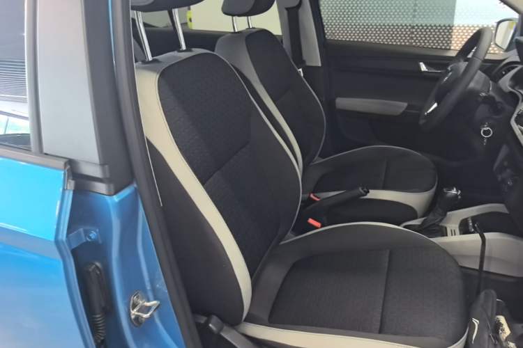 Used Skoda Fabia 2015 1.4L Automatic Front-Drive Model Right Front Seat