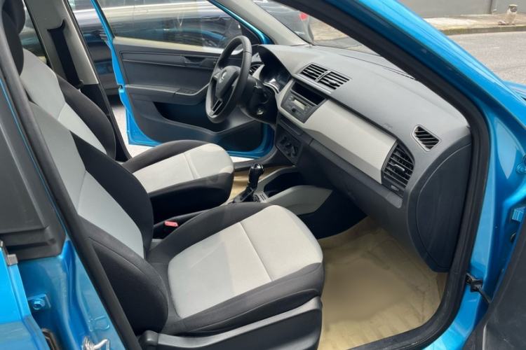 Used Skoda Fabia 2015 1.4L Automatic Front-Drive Model Right Front Seat