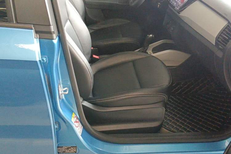 Used Skoda Fabia 2015 1.4L Automatic Front-Drive Model Right Front Seat