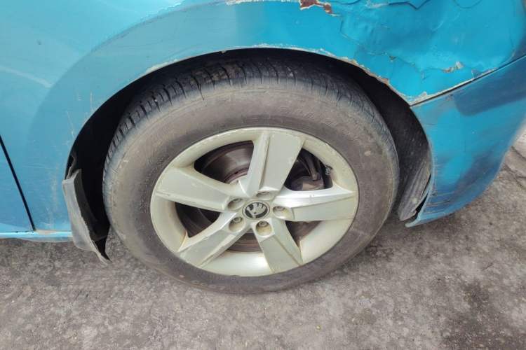 Used Skoda Fabia 2015 1.4L Manual Trend Edition Right Front Wheel Hub