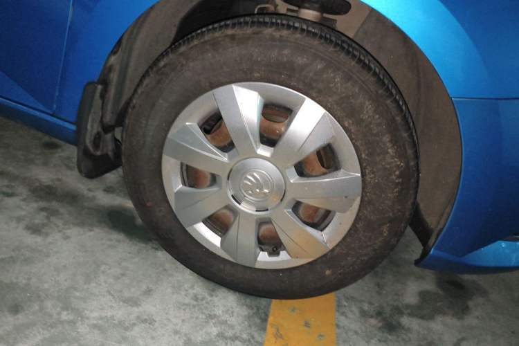 Used Skoda Fabia 2015 1.4L Automatic Front-Drive Model Right Front Wheel Hub