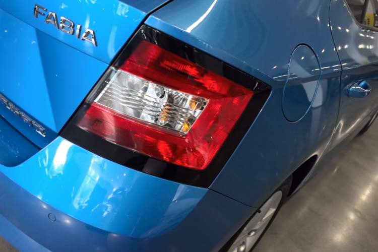 Used Skoda Fabia 2015 1.4L Automatic Front-Drive Model Right Rear Taillight