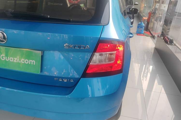 Used Skoda Fabia 2015 1.4L Automatic Front-Drive Model Right Rear Taillight
