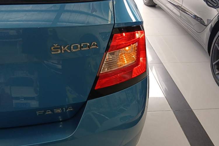 Used Skoda Fabia 2015 1.4L Automatic Front-Drive Model Right Rear Taillight