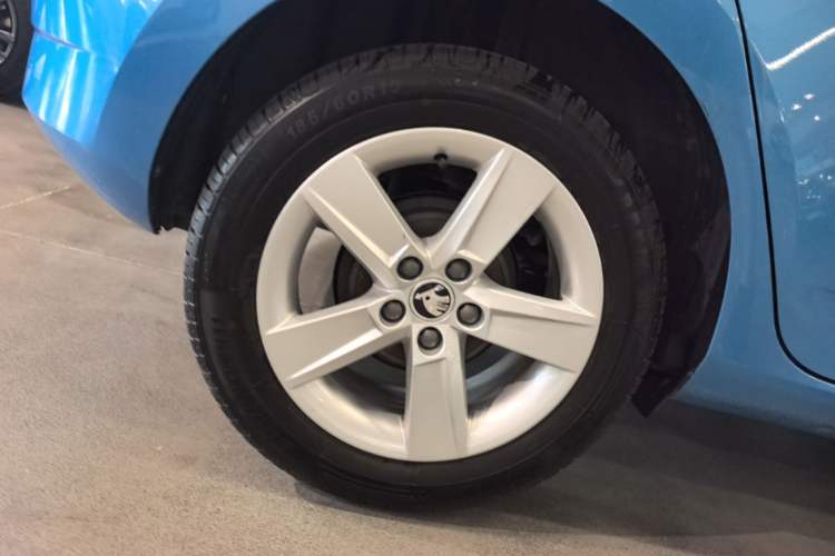 Used Skoda Fabia 2015 1.4L Automatic Front-Drive Model Right Rear Wheel Hub