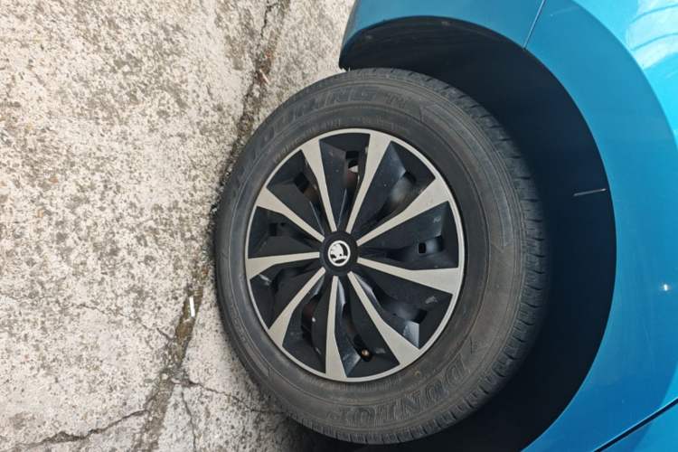 Used Skoda Fabia 2015 1.4L Manual Front-Wheel Drive Model Right Rear Wheel Hub