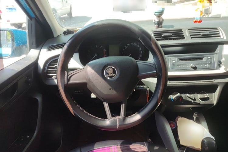 Used Skoda Fabia 2015 1.4L Manual Front-Wheel Drive Model Steering Wheel