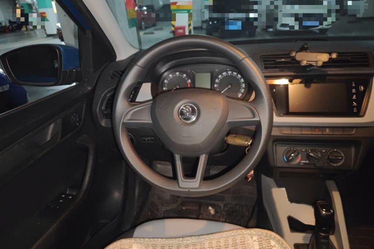 Used Skoda Fabia 2015 1.4L Automatic Front-Drive Model Steering Wheel