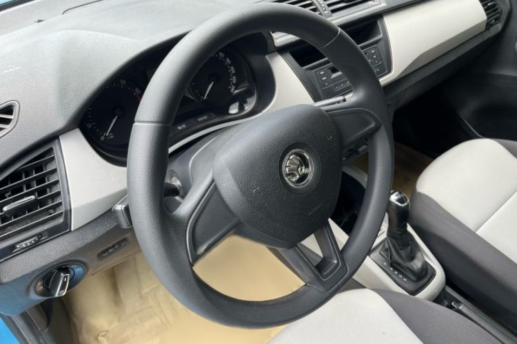 Used Skoda Fabia 2015 1.4L Automatic Front-Drive Model Steering Wheel