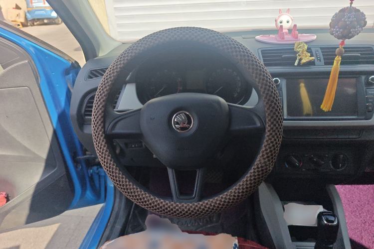 Used Skoda Fabia 2015 1.4L Automatic Front-Drive Model Steering Wheel