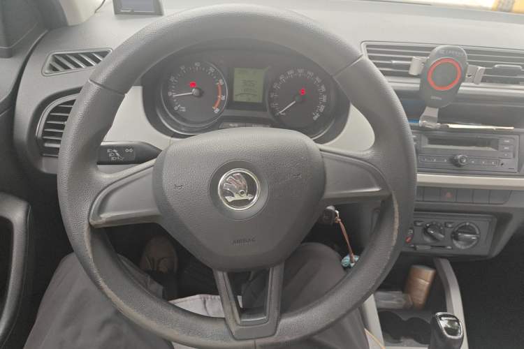 Used Skoda Fabia 2015 1.4L Automatic Front-Drive Model Steering Wheel