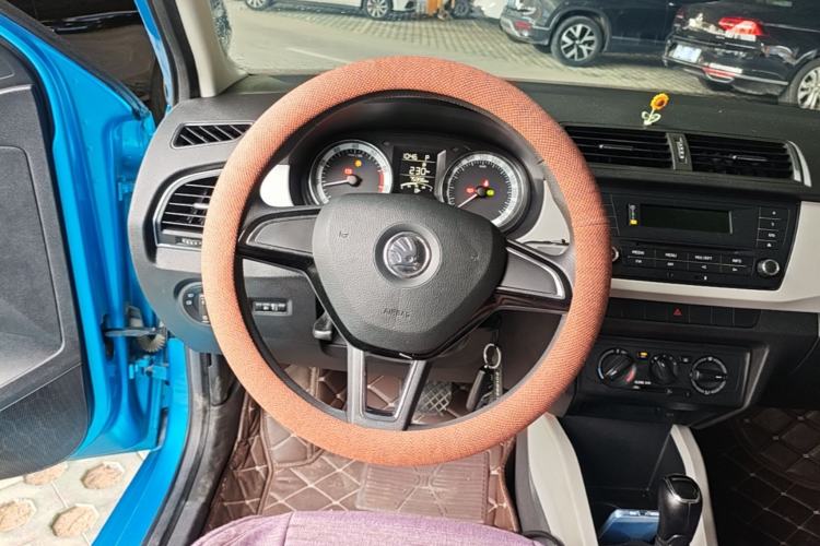 Used Skoda Fabia 2015 1.4L Automatic Front-Drive Model Steering Wheel