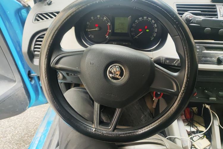Used Skoda Fabia 2015 1.4L Automatic Front-Drive Model Steering Wheel