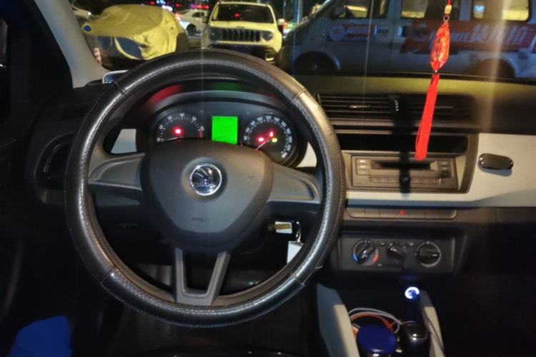 Used Skoda Fabia 2015 1.4L Automatic Front-Drive Model Steering Wheel