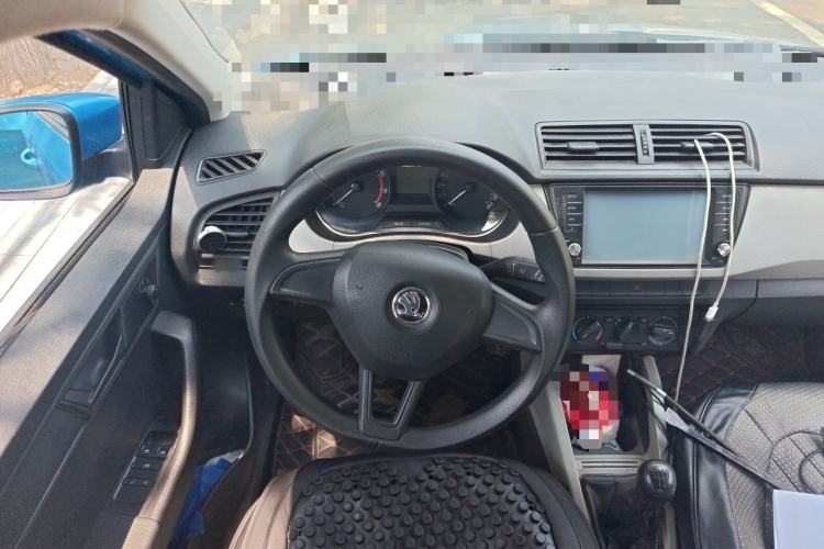 Used Skoda Fabia 2015 1.4L Manual Front-Wheel Drive Model Steering Wheel