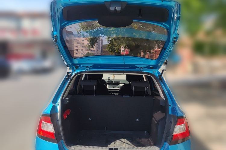 Used Skoda Fabia 2015 1.4L Manual Front-Wheel Drive Model Trunk