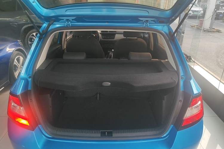 Used Skoda Fabia 2015 1.4L Automatic Front-Drive Model Trunk