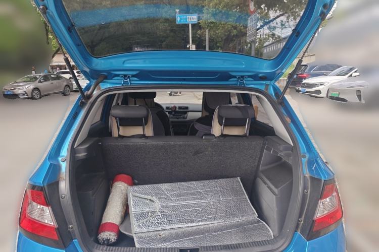 Used Skoda Fabia 2015 1.4L Automatic Front-Drive Model Trunk