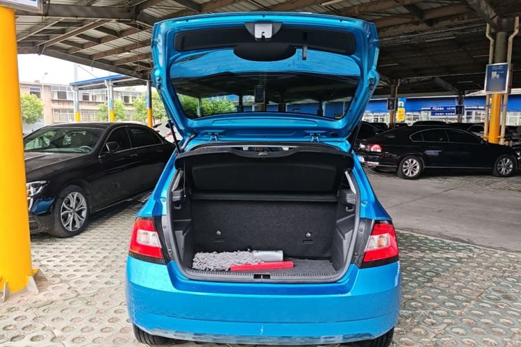 Used Skoda Fabia 2015 1.4L Automatic Front-Drive Model Trunk