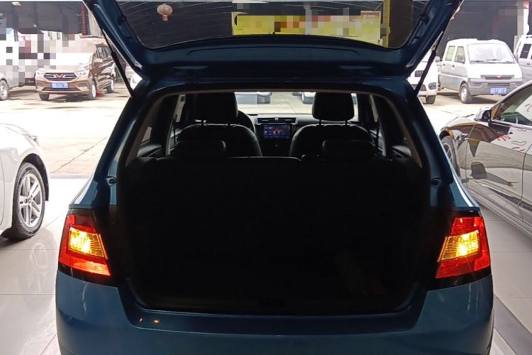 Used Skoda Fabia 2015 1.4L Automatic Front-Drive Model Trunk