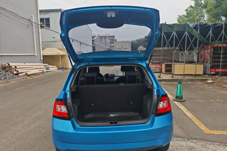Used Skoda Fabia 2015 1.4L Manual Front-Wheel Drive Model Trunk