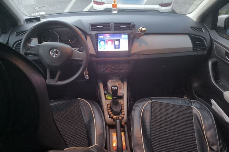 Used Skoda Fabia 2015 1.4L Automatic Chuanxing Edition Center Console