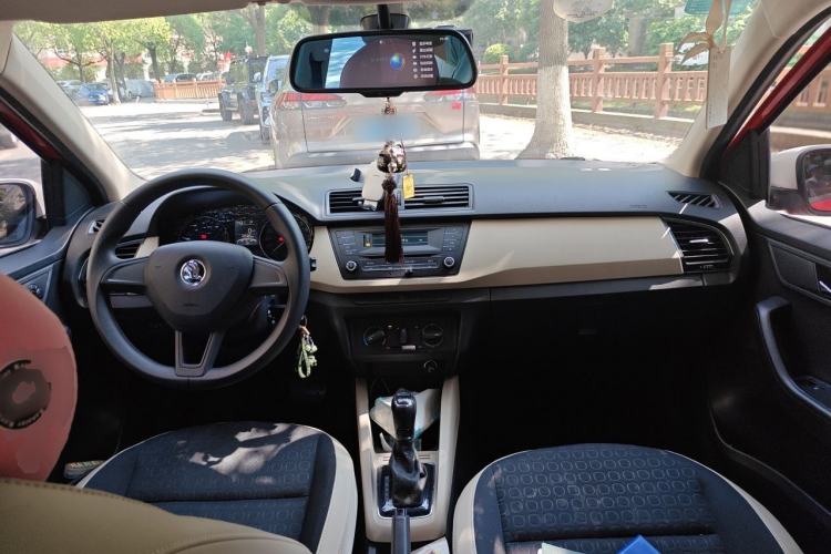 Used Skoda Fabia 2015 1.6L Automatic Chuanxing Edition Center Console