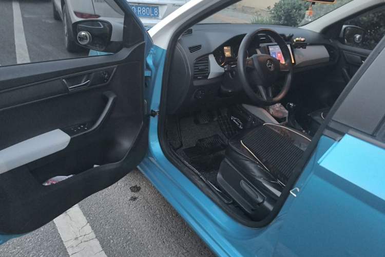 Used Skoda Fabia 2015 1.4L Automatic Chuanxing Edition Driver Seat