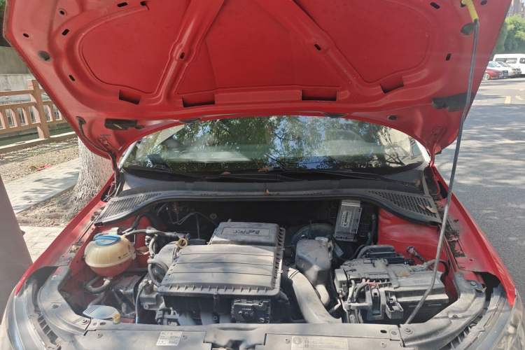 Used Skoda Fabia 2015 1.6L Automatic Chuanxing Edition Engine Bay