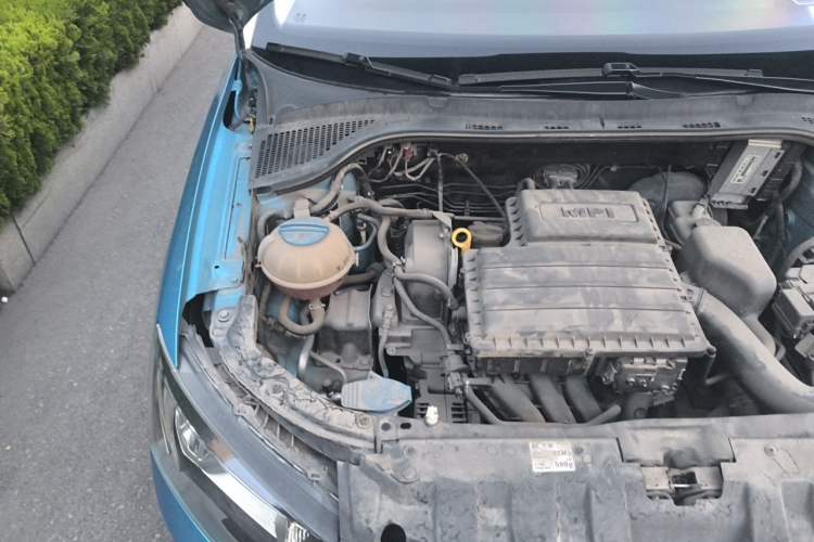 Used Skoda Fabia 2015 1.4L Automatic Chuanxing Edition Engine Bay Right