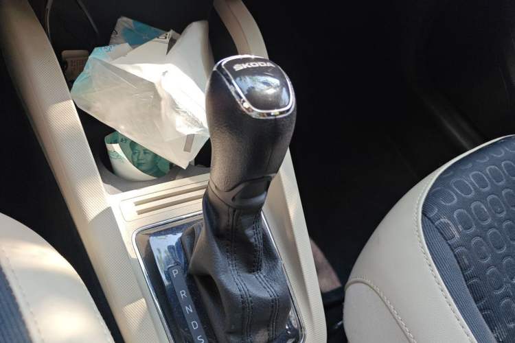Used Skoda Fabia 2015 1.6L Automatic Chuanxing Edition Gear Lever
