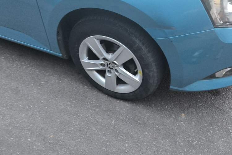 Used Skoda Fabia 2015 1.4L Automatic Chuanxing Edition Right Front Wheel Hub