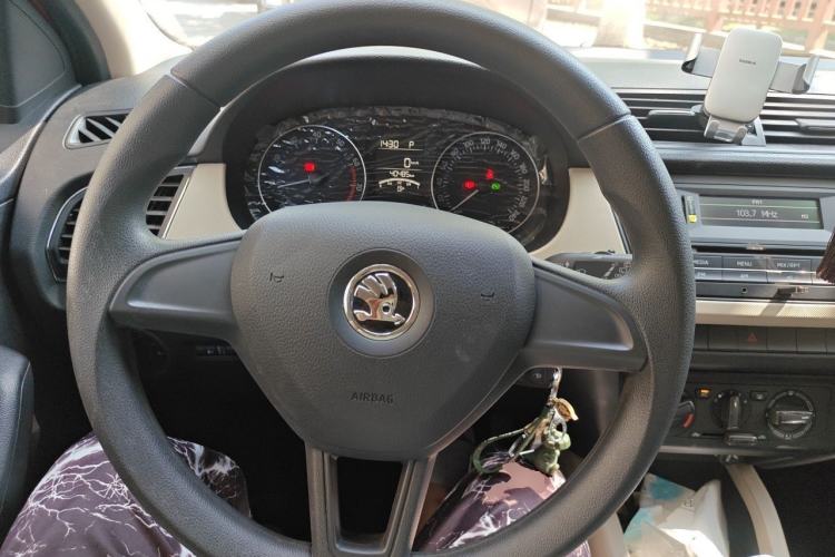 Used Skoda Fabia 2015 1.6L Automatic Chuanxing Edition Steering Wheel