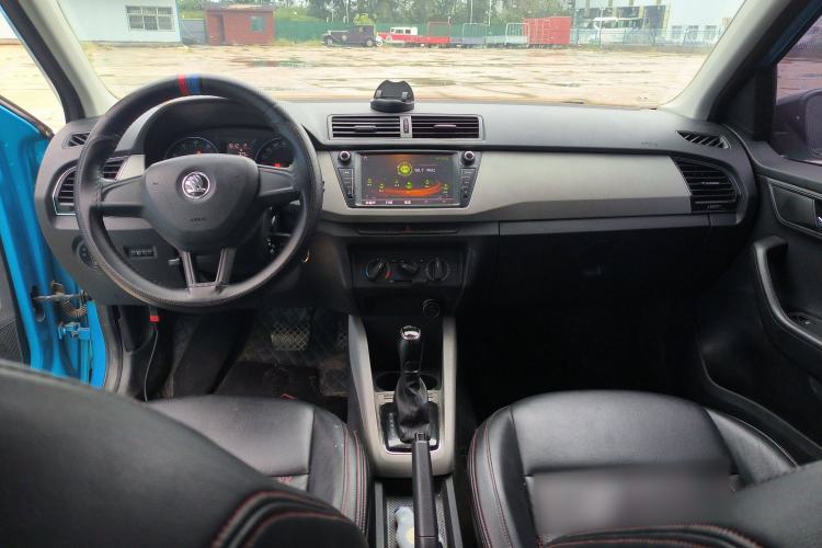 Used Skoda Fabia 2015 1.4L Automatic Chuanxing Edition Center Console